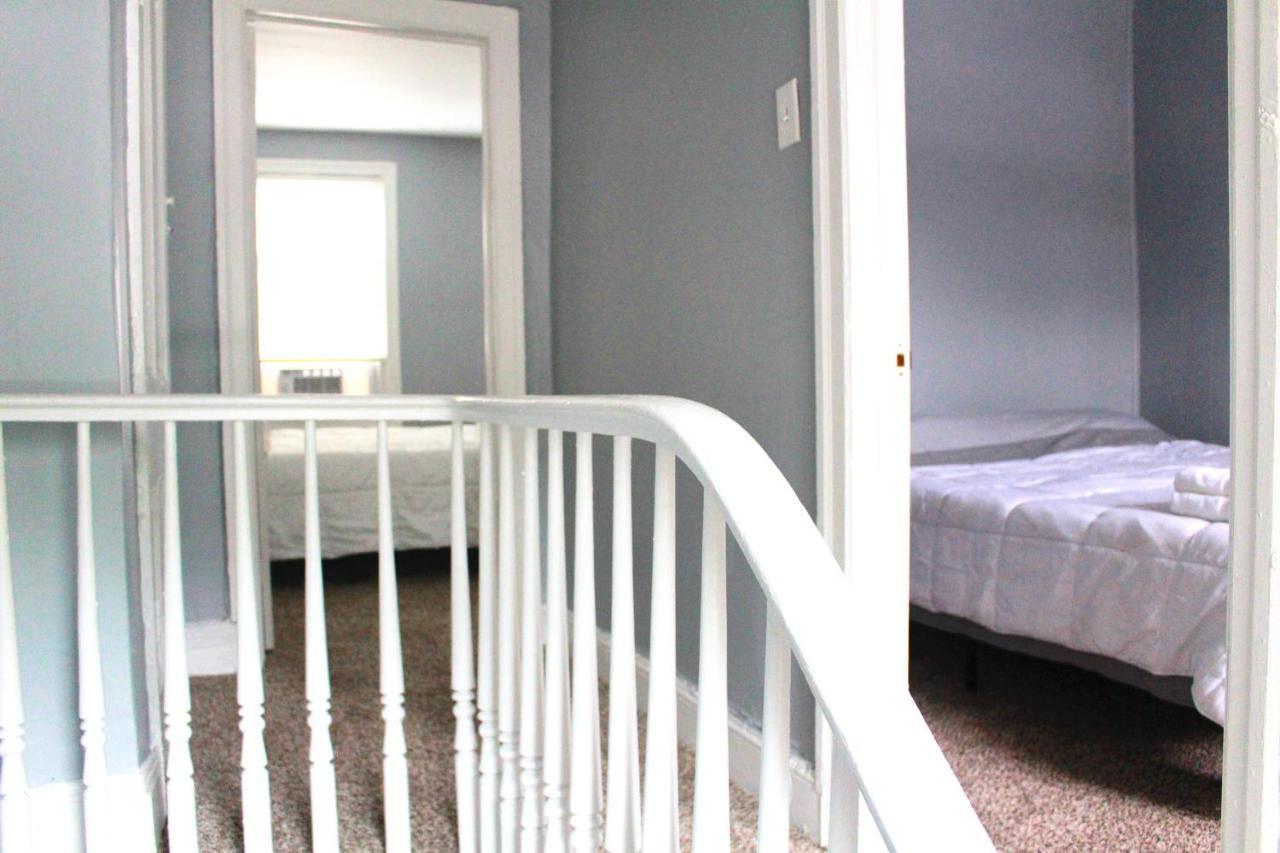 Clover 2900 - And With Private Bathroom Near Washington Ave South Philly *