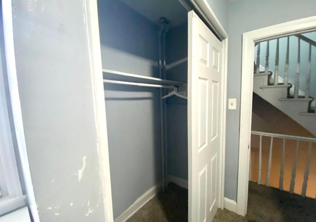 Clover 2900 - And With Private Bathroom Near Washington Ave South Philly *