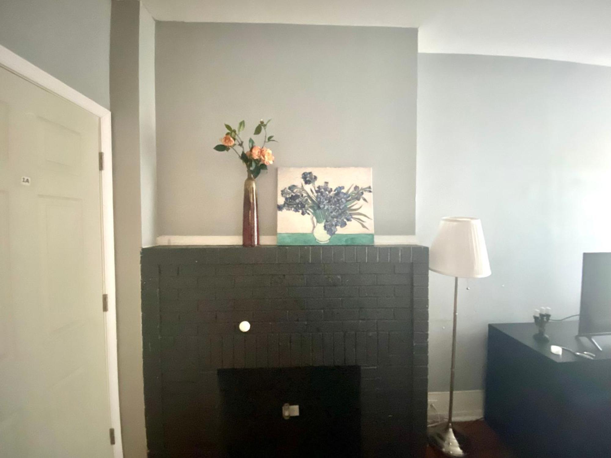 Clover 2900 - And With Private Bathroom Near Washington Ave South Philly *