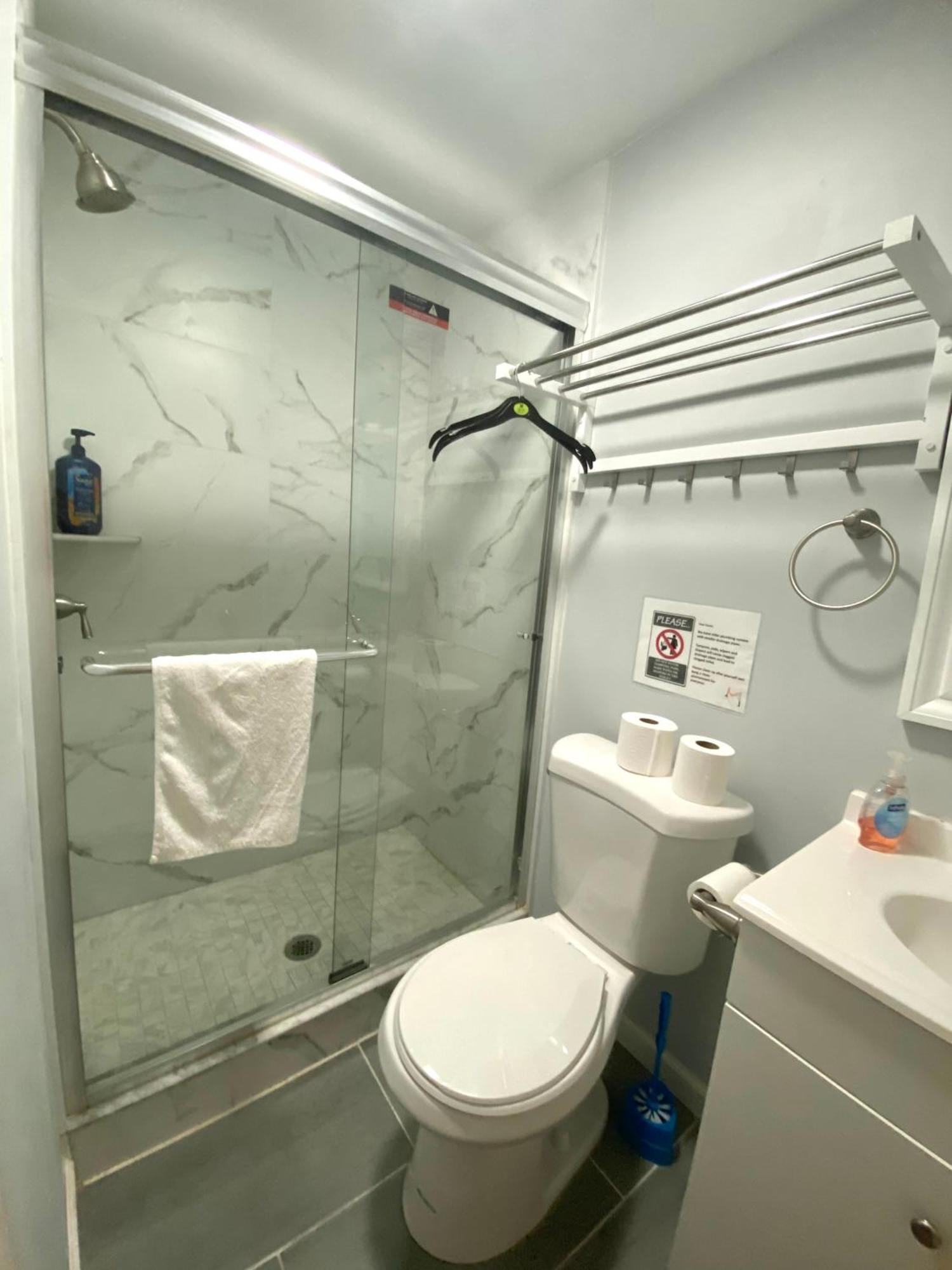 Clover 2900 - And With Private Bathroom Near Washington Ave South Philly * Filadelfia
