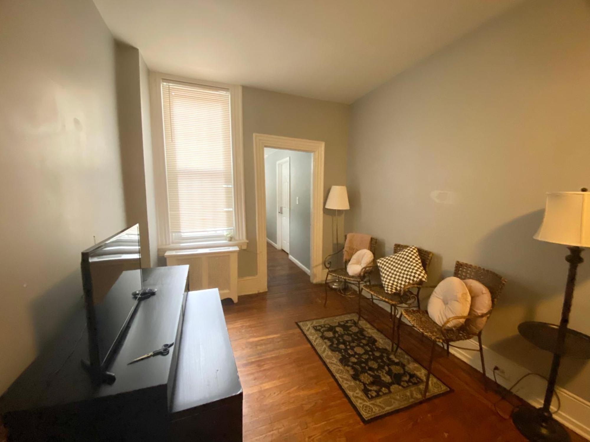 Clover 2900 - And With Private Bathroom Near Washington Ave South Philly *