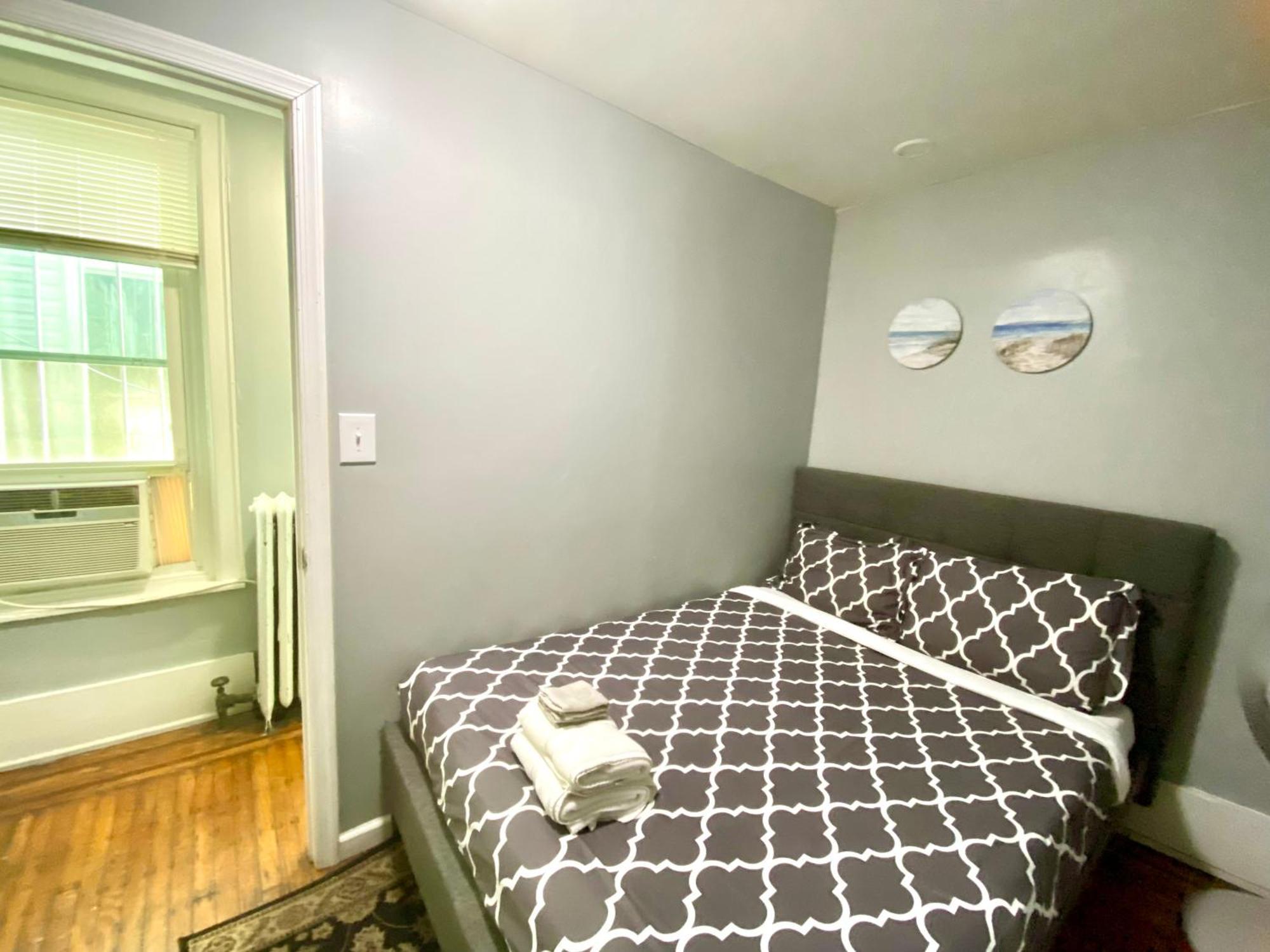 Clover 2900 - And With Private Bathroom Near Washington Ave South Philly